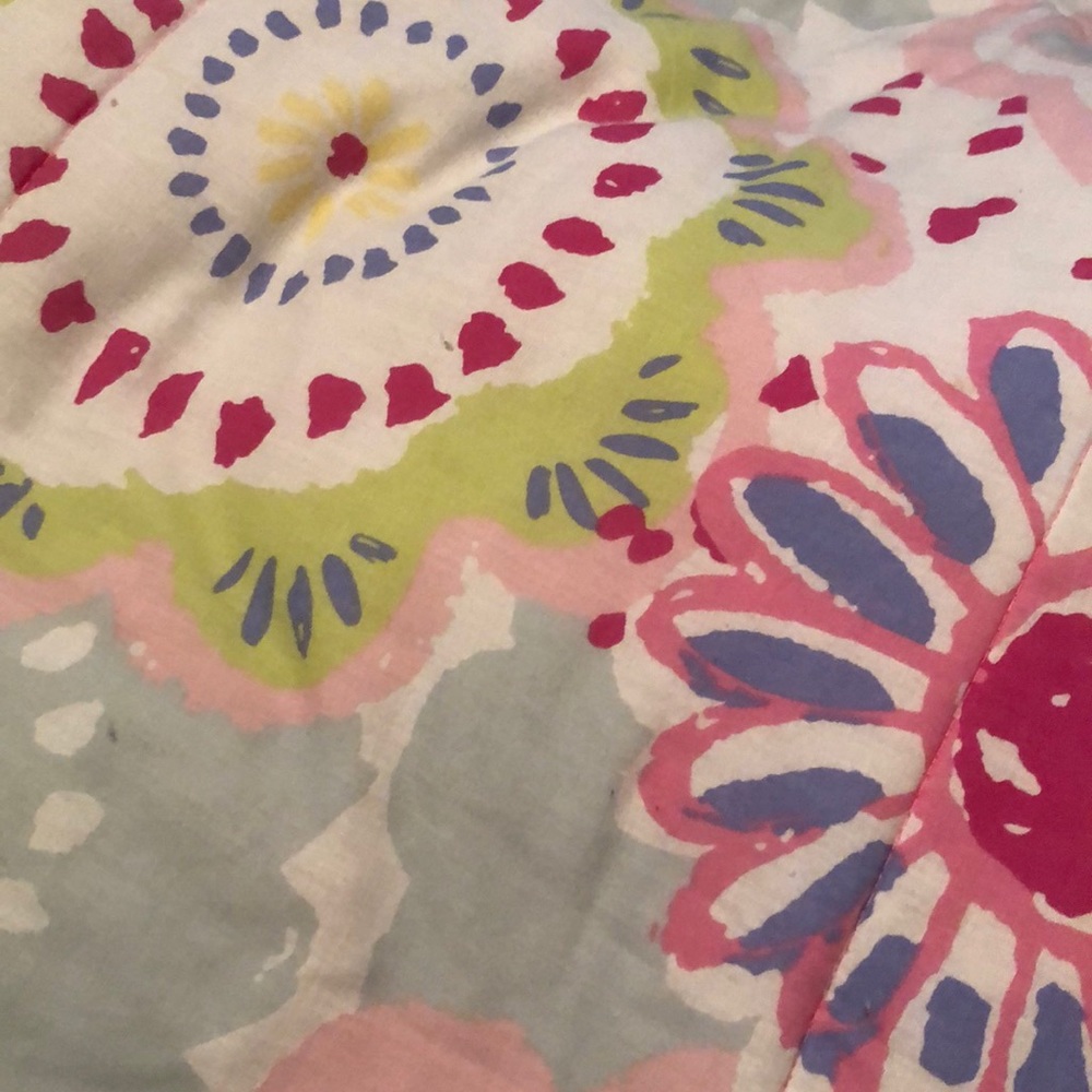 Twin reversible girls comforter
